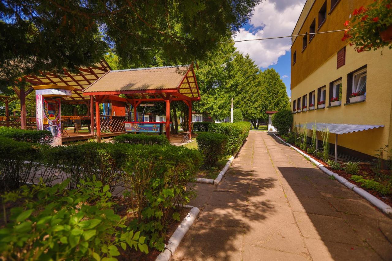 ホテル Osrodek Wypoczynkowy Dolomity Jedwabno エクステリア 写真