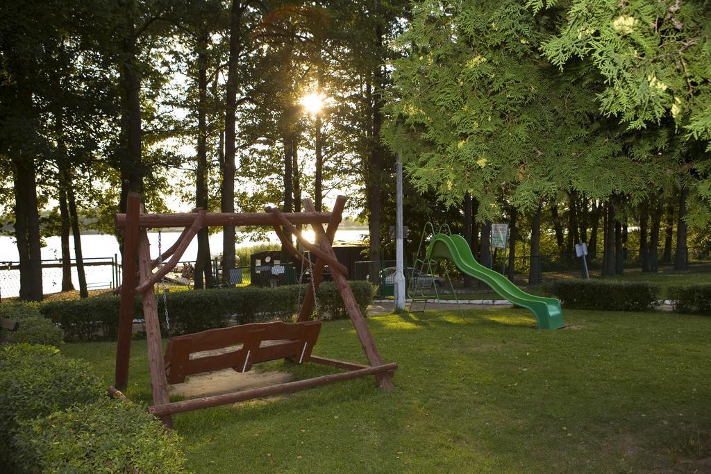 ホテル Osrodek Wypoczynkowy Dolomity Jedwabno エクステリア 写真